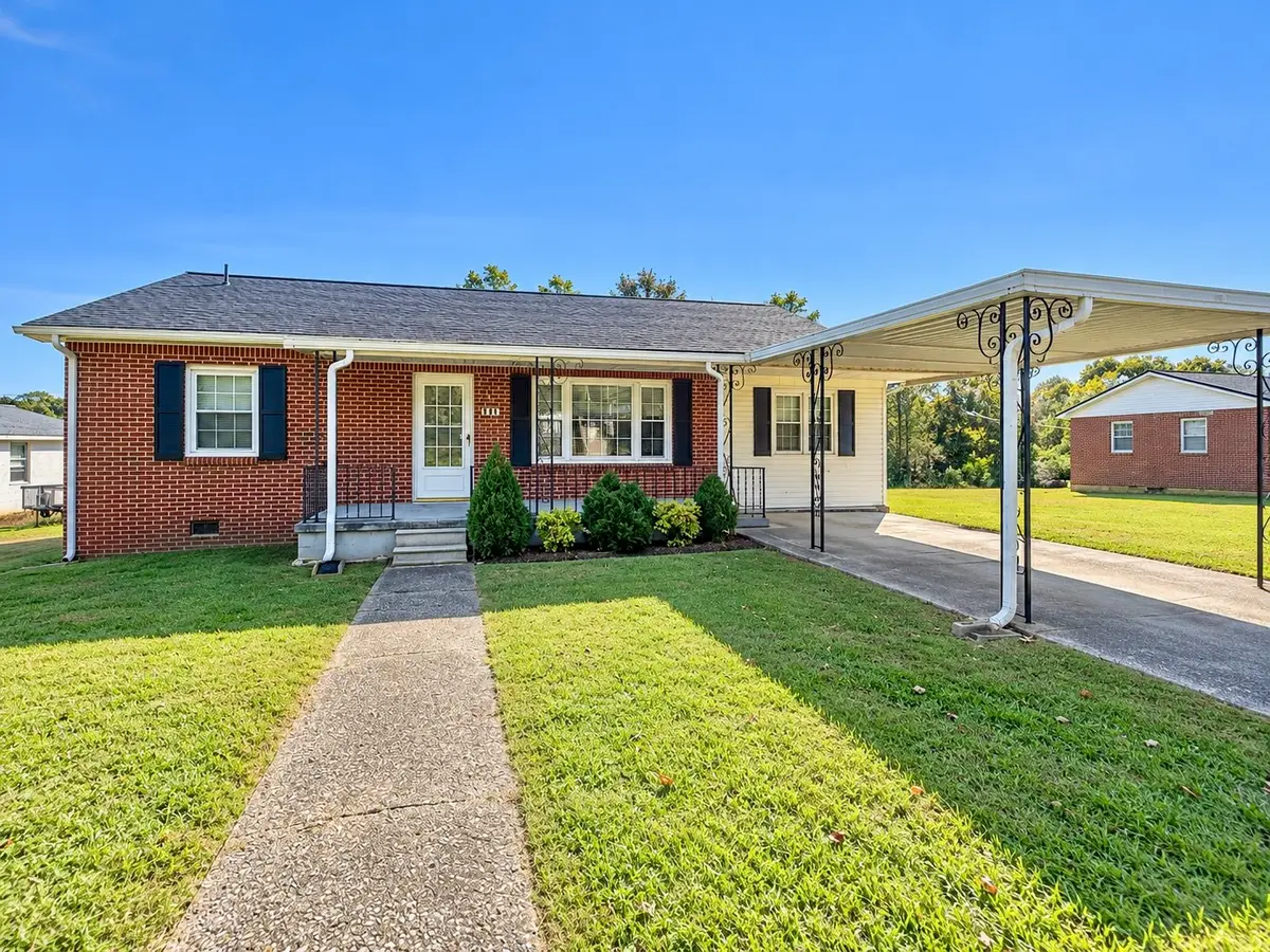 106 W Brooklyn St, Linden, TN 37096 - #1