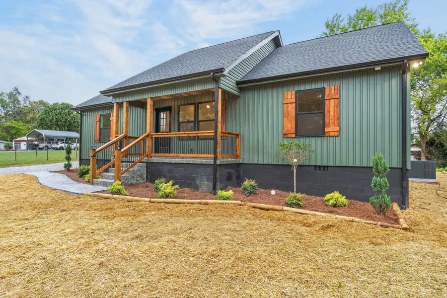 614 W End Ave, McMinnville, TN 37110 - #3