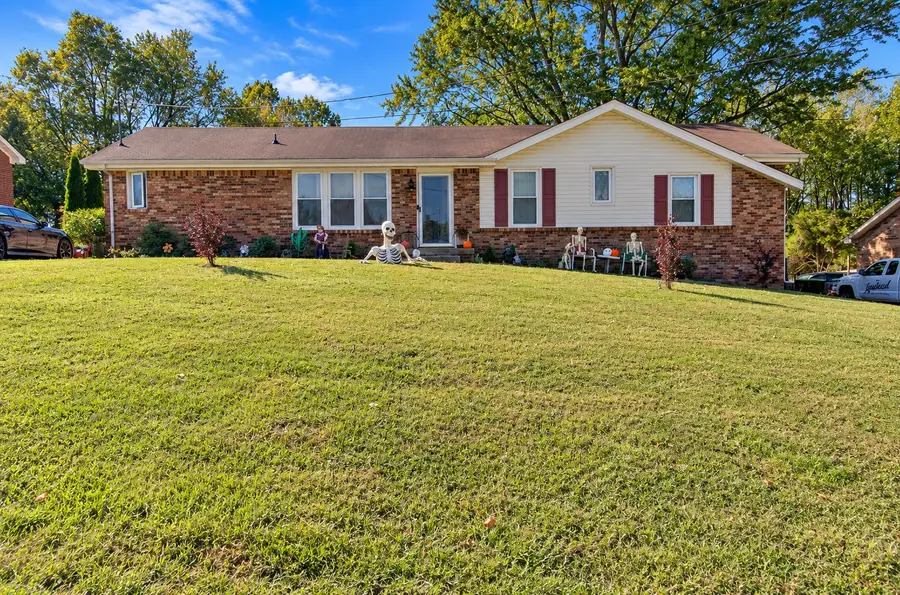 916 Kenwood Dr, Clarksville, TN 37043 - #3