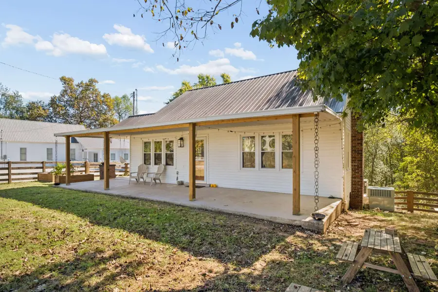 2349 Les Robinson Rd, Columbia, TN 38401 - #3