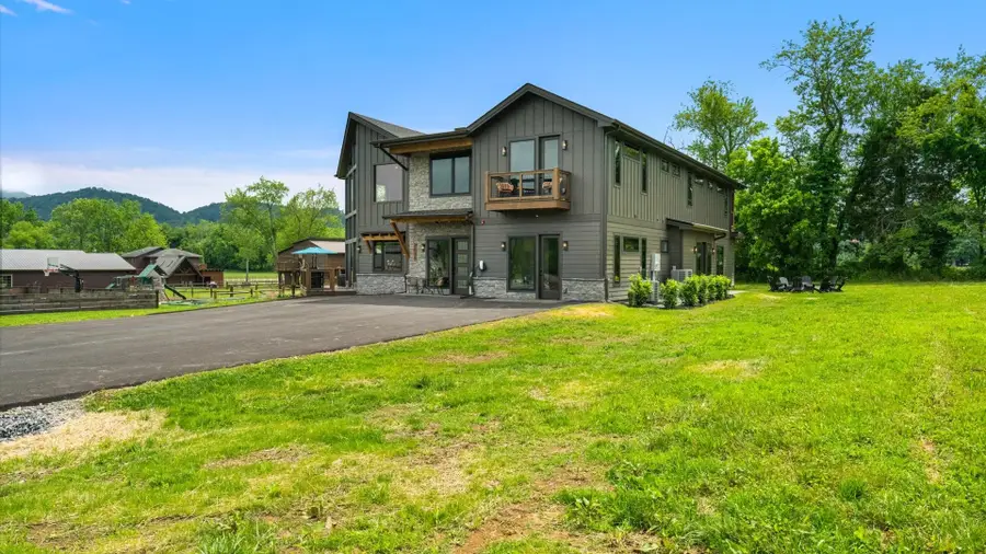 3034 Wonder Meadows Ln, Sevierville, TN 37862 - #2