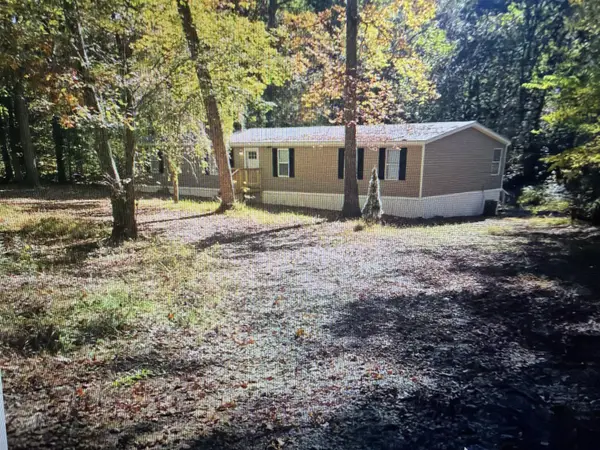 1036 Brown Creek Dr, Crossville, TN 38571