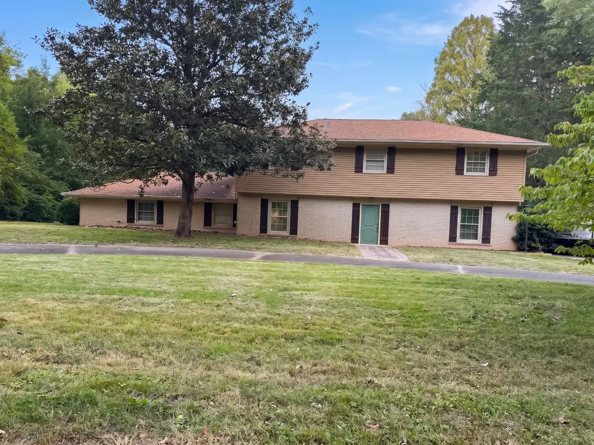 592 Woodland Dr, Paducah, KY 42001 - #1