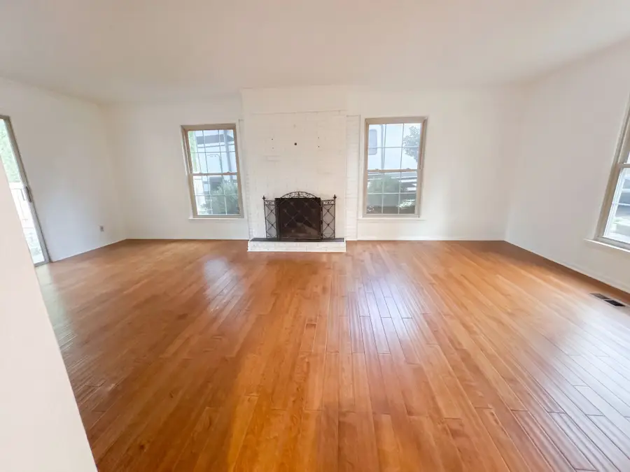 592 Woodland Dr, Paducah, KY 42001 - #3