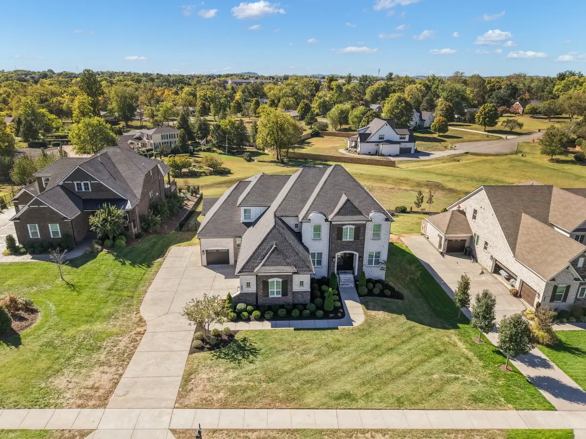 660 Concord Dr, Gallatin, TN 37066 - #1