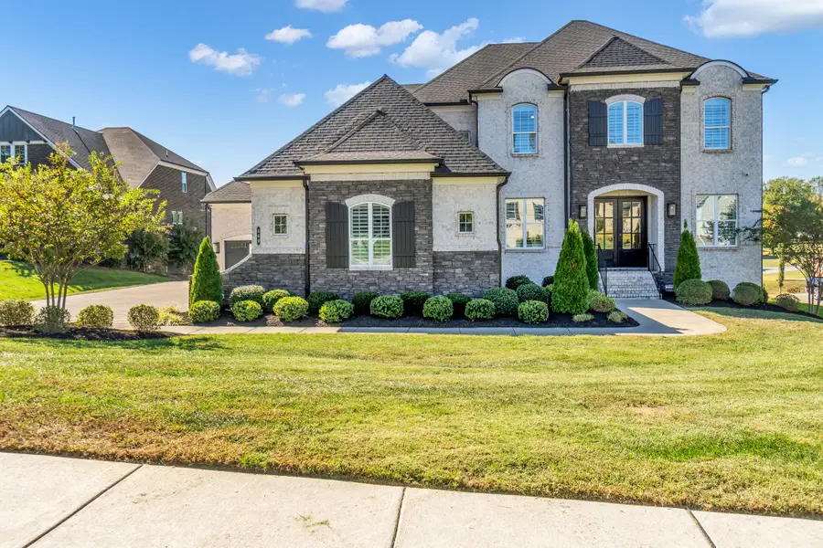 660 Concord Dr, Gallatin, TN 37066 - #2