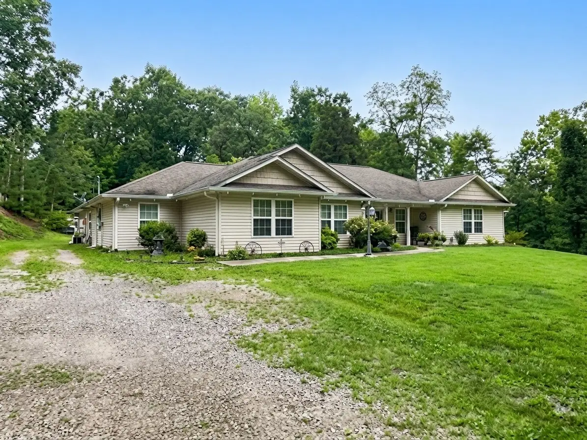 305 Cove Cir, Caryville, TN 37714 - #1