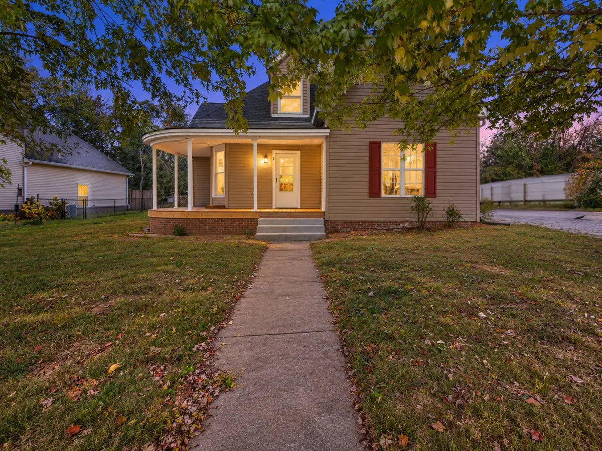 208 S Russell St, Portland, TN 37148 - #1