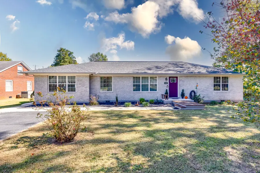 220 Parkes Ave, Lawrenceburg, TN 38464 - #2
