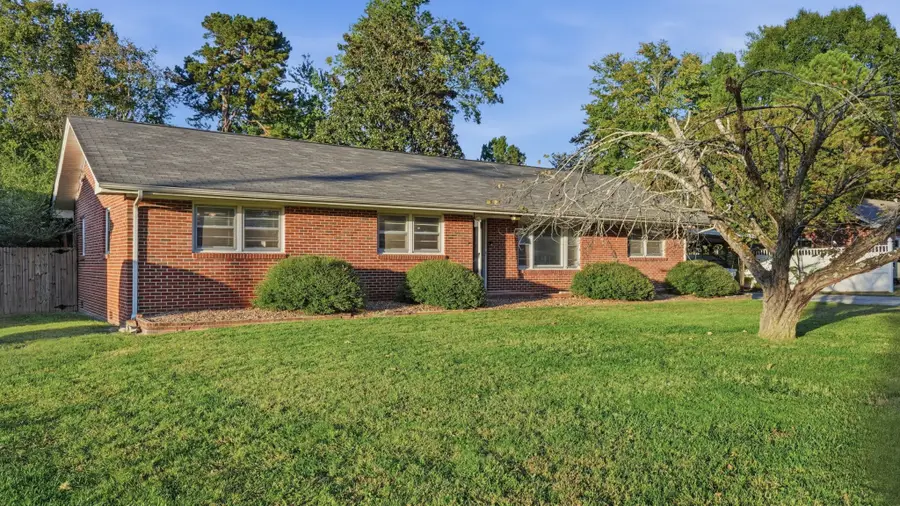 1003 Oak Dr, Manchester, TN 37355 - #2