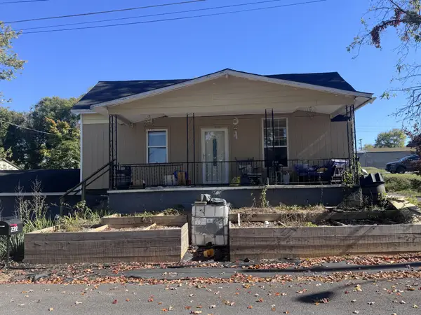220 Short St Ne, Cleveland, TN 37311