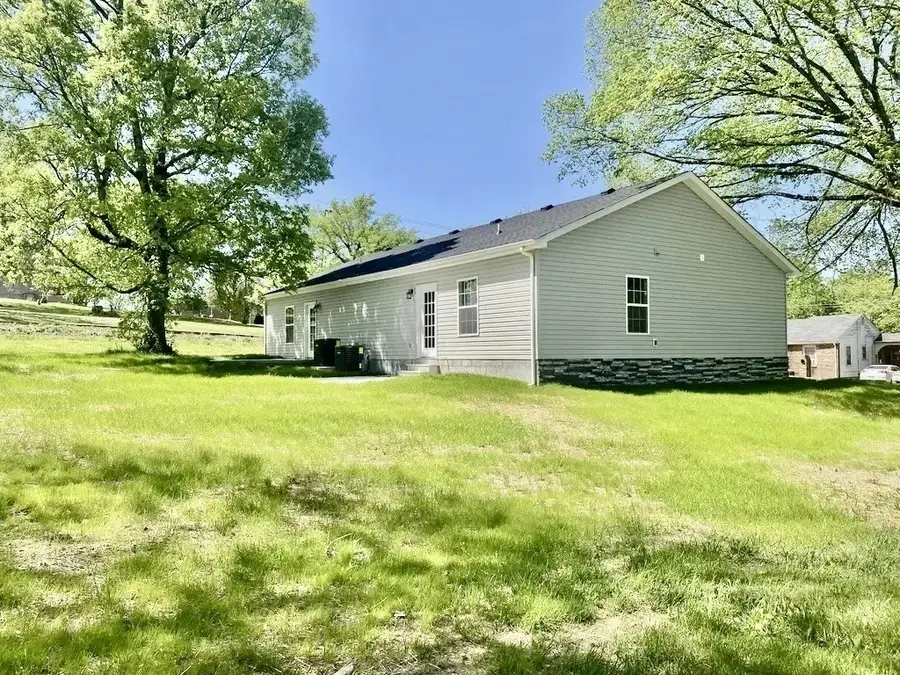 312 Clay Ave, Fayetteville, TN 37334 - #2
