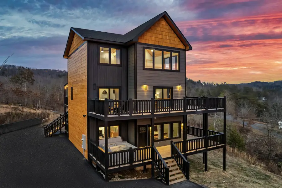 1279 Upper Middle Creek Rd, Sevierville, TN 37876 - #3