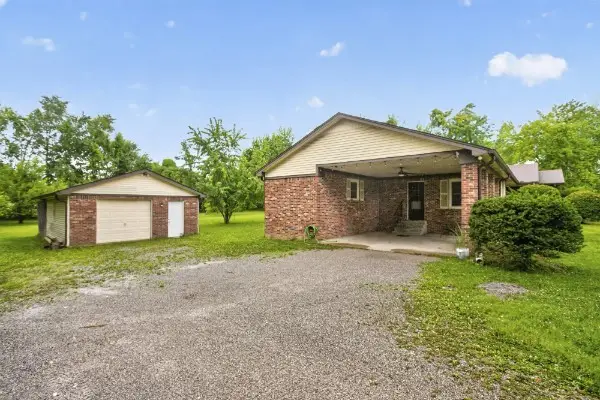 647 52 E Highway, Portland, TN 37148 - #3