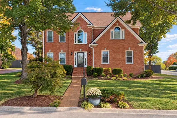 645 Pembroake Ln, Franklin, TN 37064