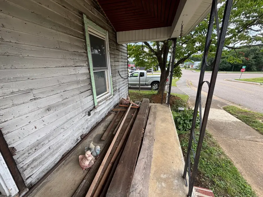 304 E Cottage Ave, Elizabethton, TN 37643 - #3