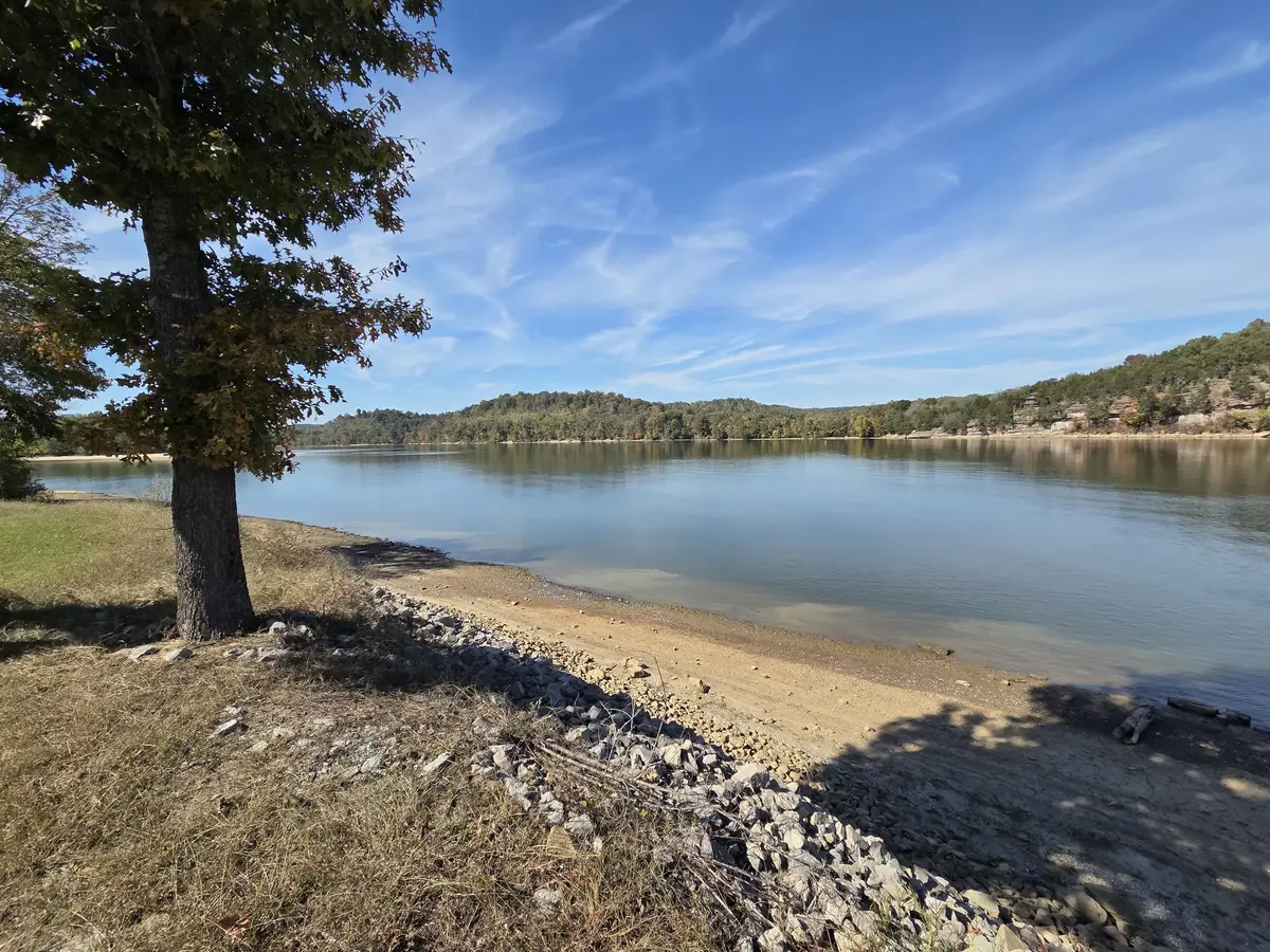 858 S River Front Dr, Clifton, TN 38425 - #1