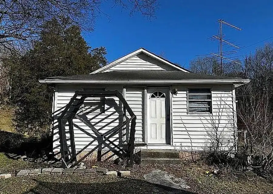 123 Alice Dr, Rocky Top, TN 37769 - #2