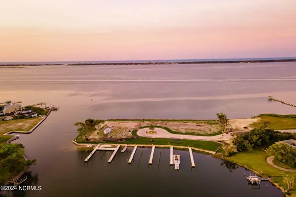 4717 S Shore Drive, Morehead City, NC 28557