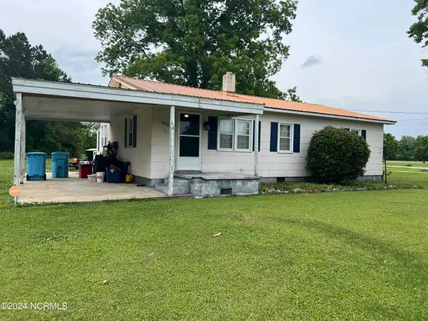 2932 Catherine Lake Road, Richlands, NC 28574