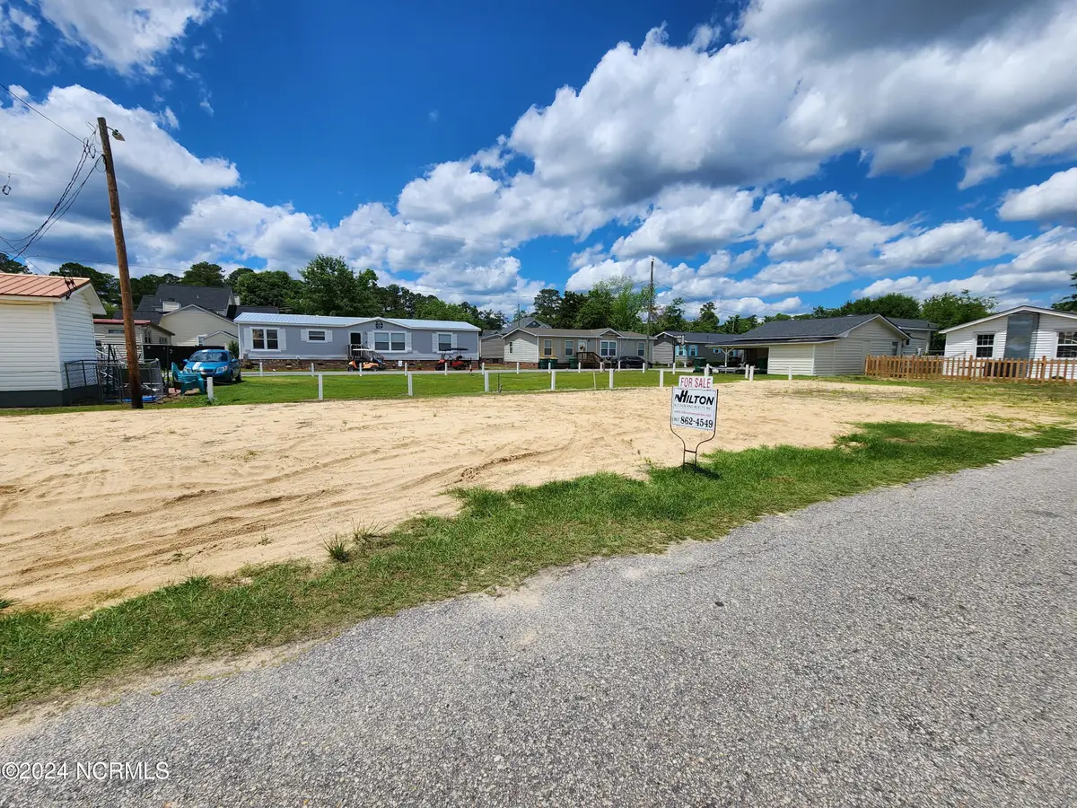 27 Moore Street, Elizabethtown, NC 28337 - Image #1