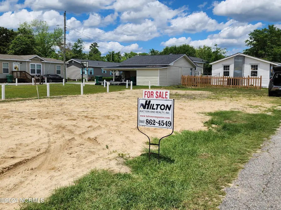 27 Moore Street, Elizabethtown, NC 28337 - Image #3