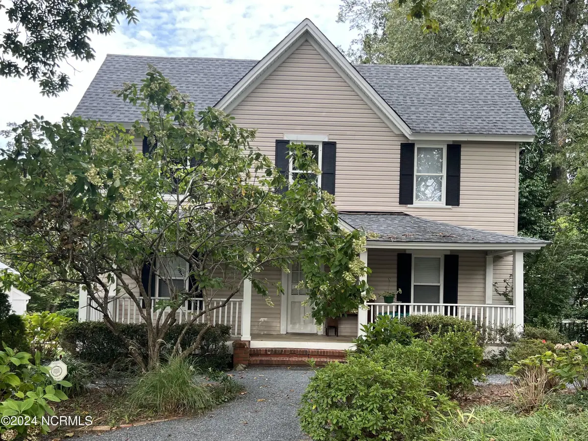 145 E Vermont Avenue, Southern Pines, NC 28387 - Image #1