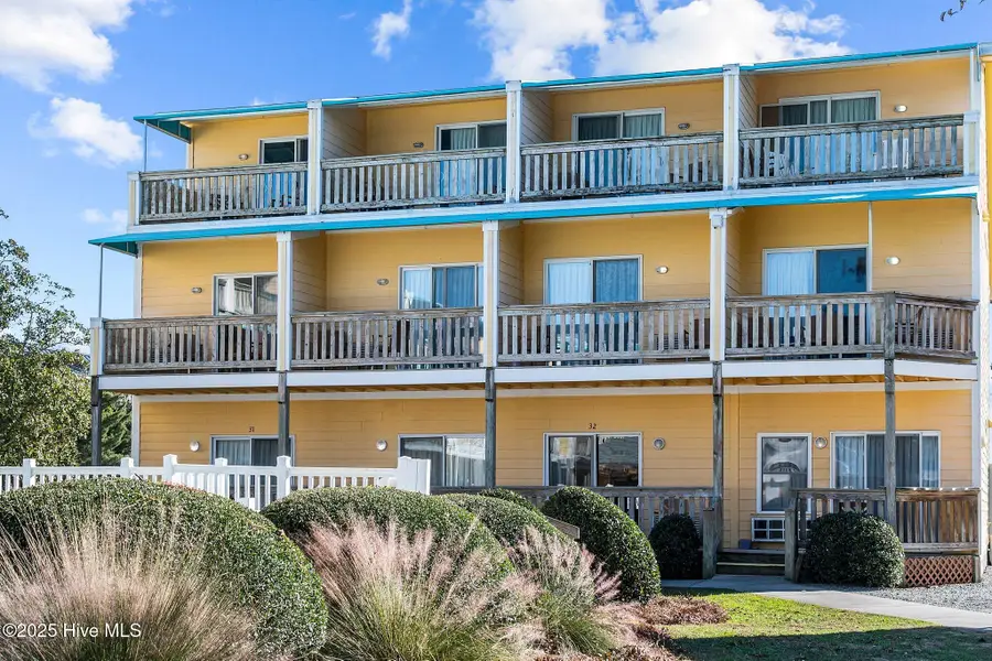 305 South Avenue # 33, Oriental, NC 28571 - Image #2