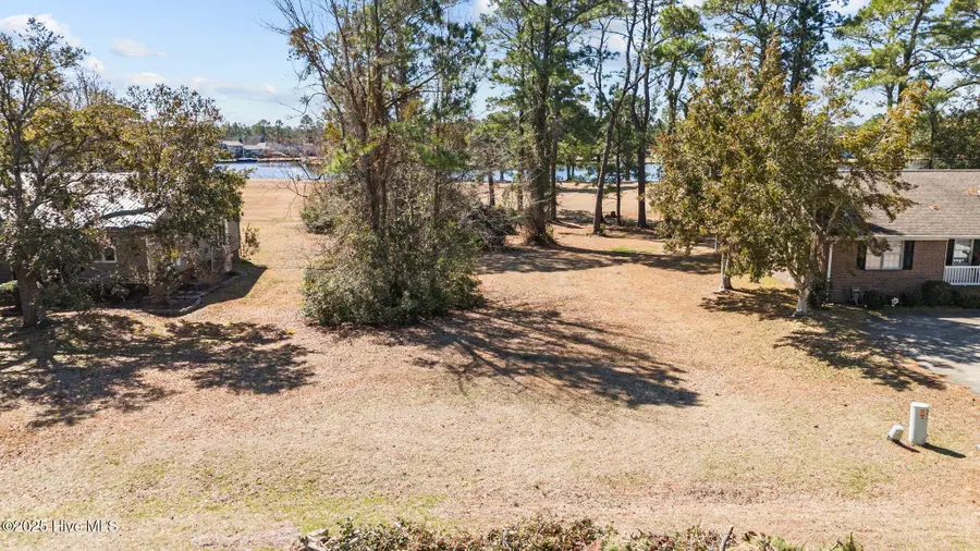 910 Pelican Drive, New Bern, NC 28560 - Image #2