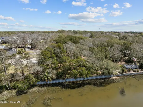 121 SW 13th Street, Oak Island, NC 28465