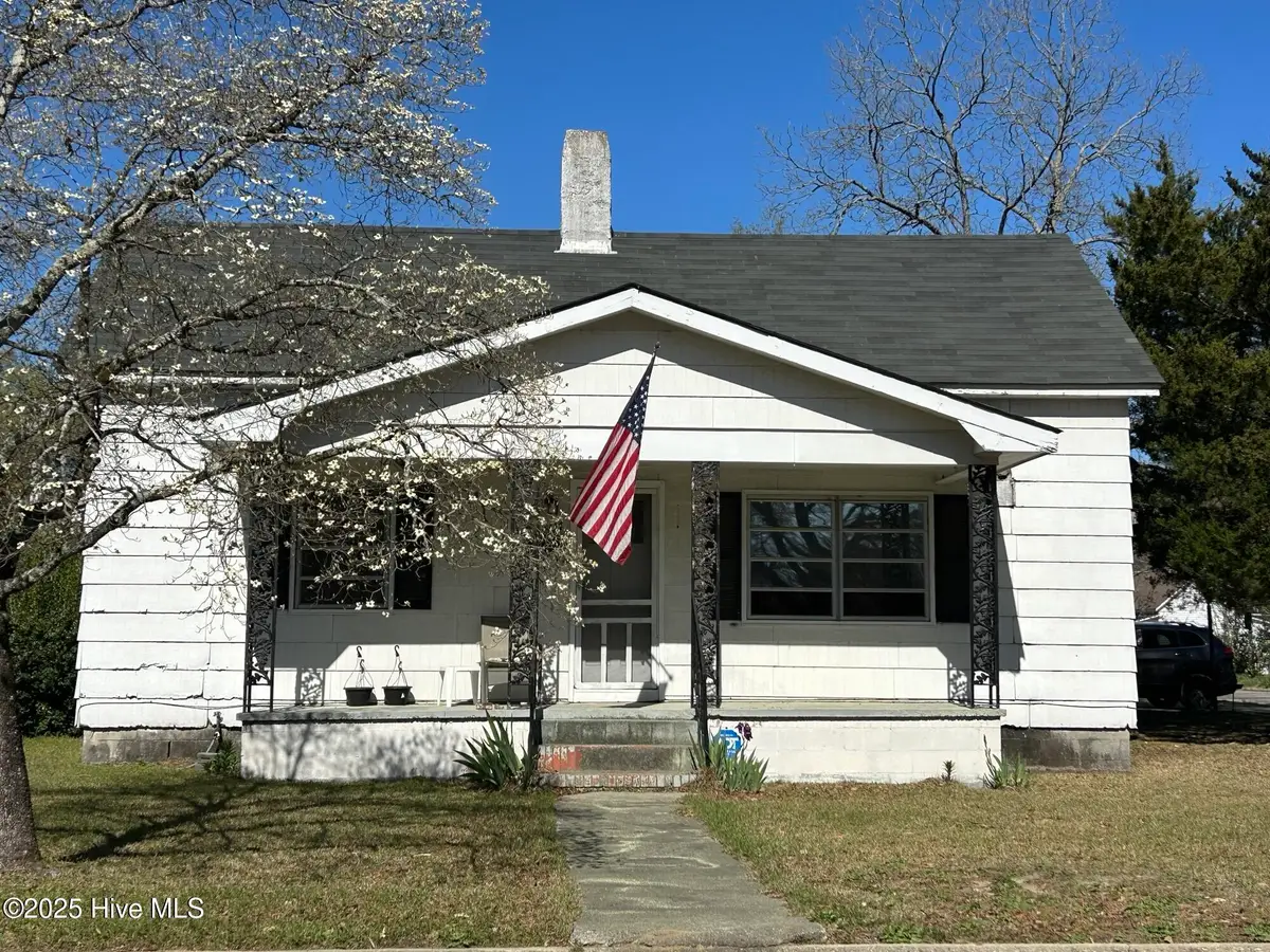 201 2nd Street, Laurinburg, NC 28352 - Image #1
