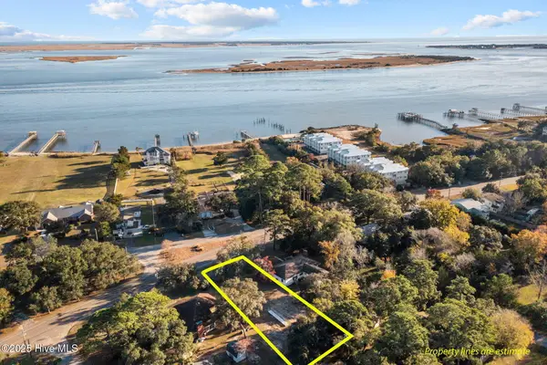 717 E Moore Street, Southport, NC 28461