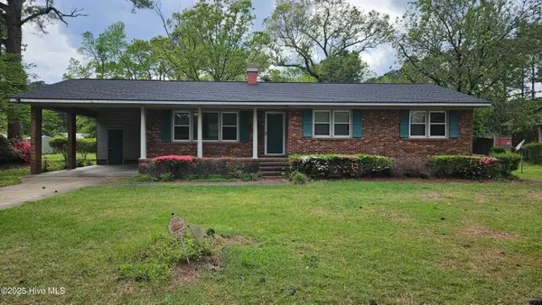 809 N Broad Street, Roseboro, NC 28382