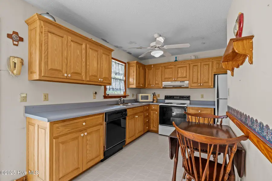 914 Harrell Drive, Morehead City, NC 28557 - Image #2