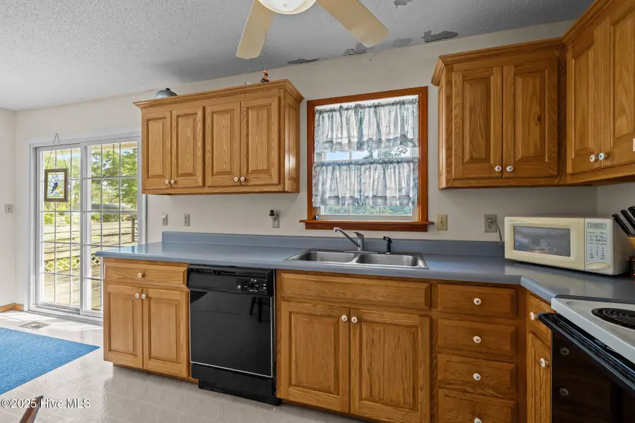 914 Harrell Drive, Morehead City, NC 28557 - Image #3