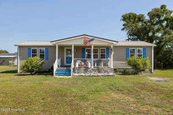 139 Diamond City Drive, Harkers Island, NC 28531