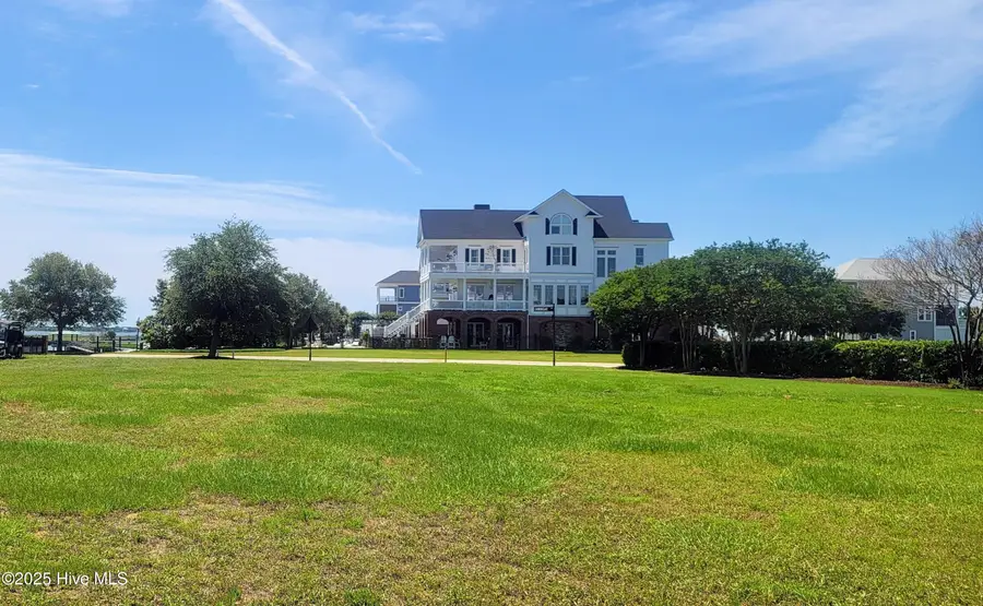 818 Cannonsgate Drive, Newport, NC 28570 - Image #3