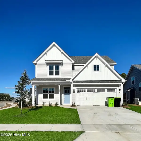 100 Lennox Lane, Hampstead, NC 28443