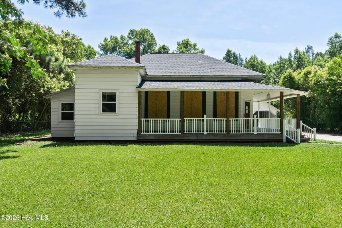 401 Pecan Lane, Lake Waccamaw, NC 28450 - Image #1