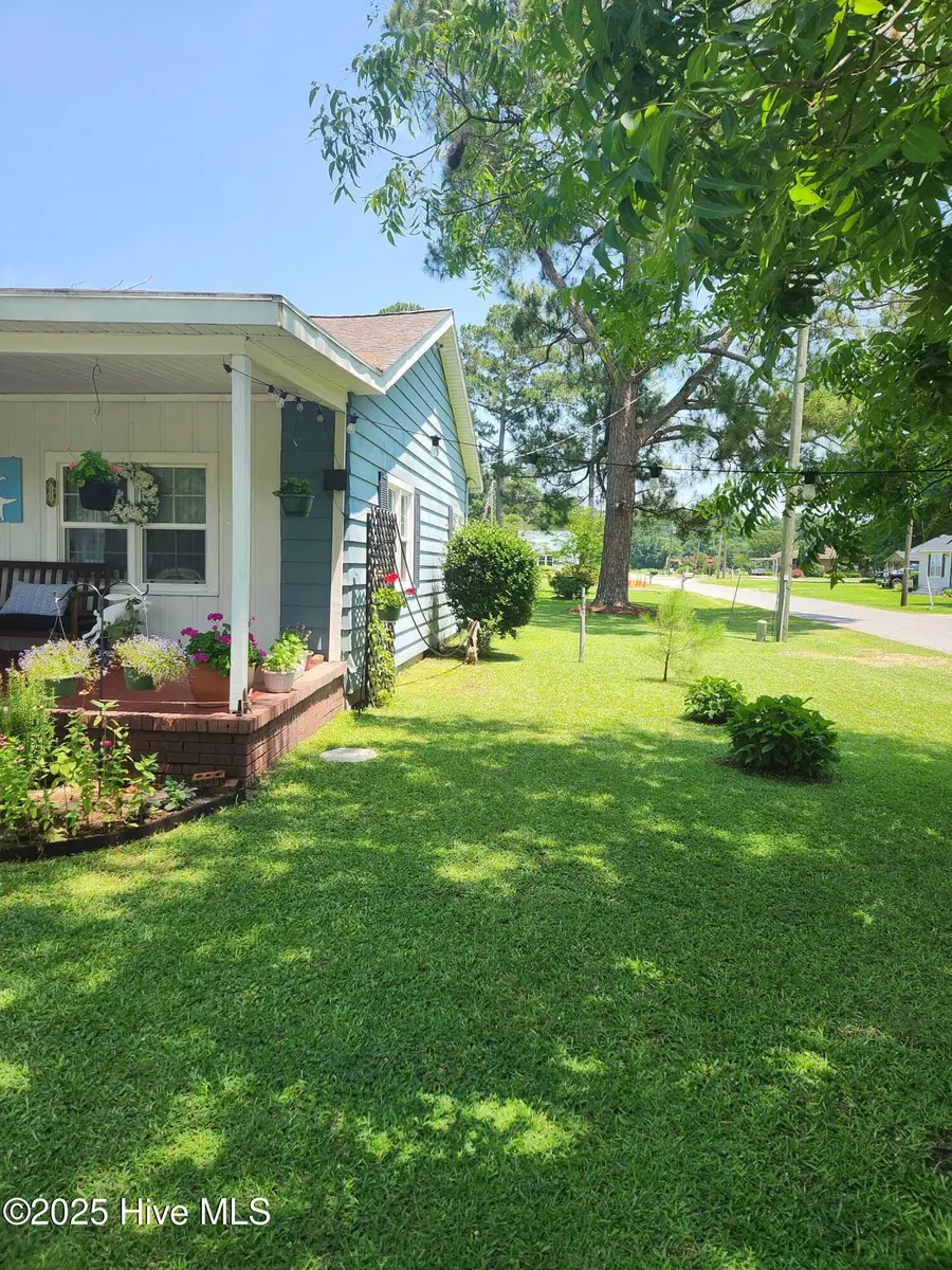 215 S Lee Avenue, Beulaville, NC 28518 - Image #2