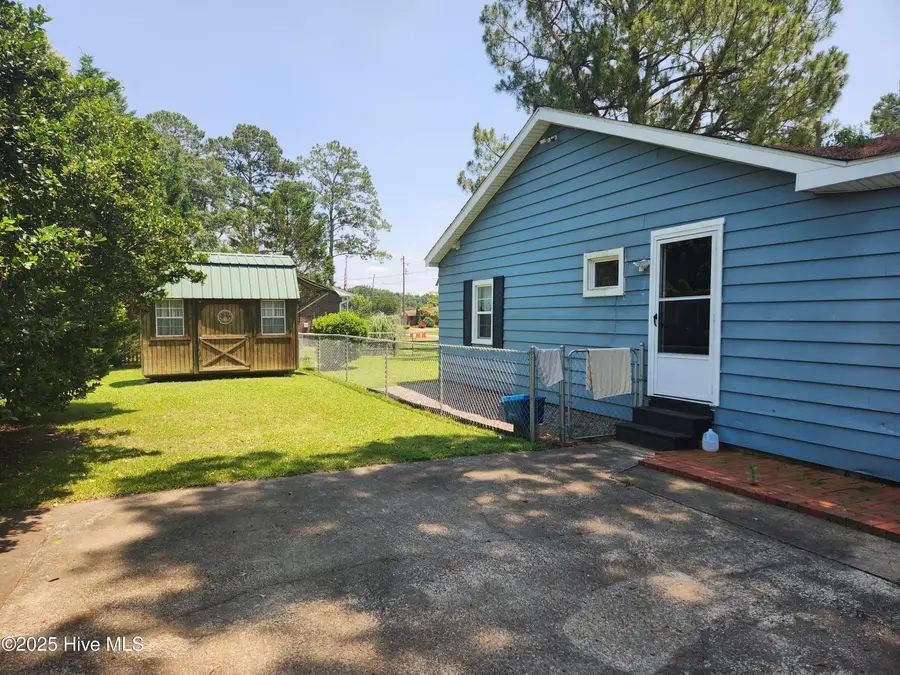 215 S Lee Avenue, Beulaville, NC 28518 - Image #3