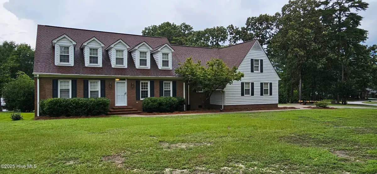 101 W Arrowhead Drive, Clinton, NC 28328 - Image #1