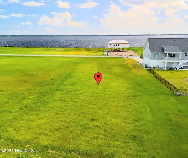 71 W Dowry Creek, Belhaven, NC 27810