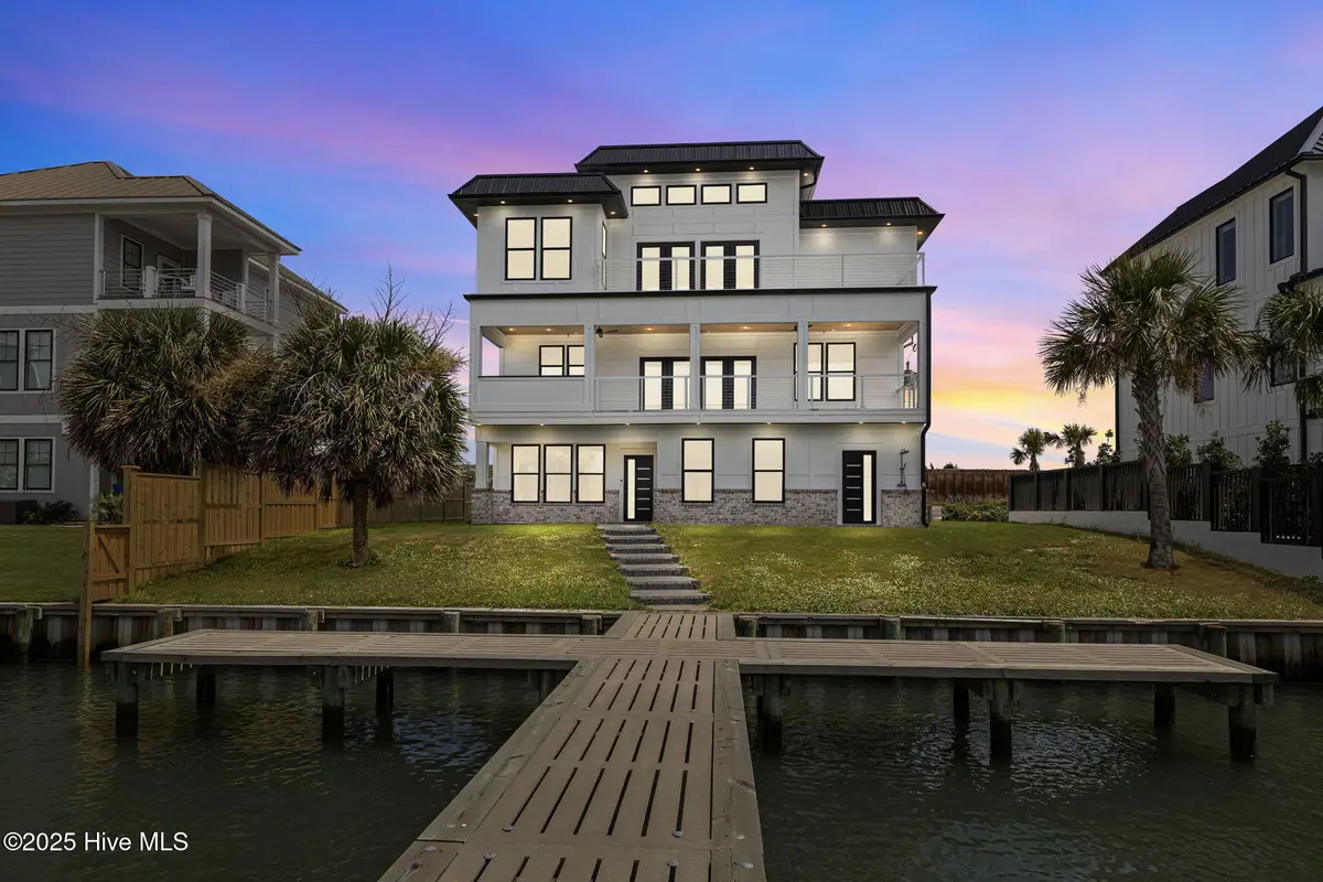 208 Radio Island Road, Morehead City, NC 28557 - Image #1