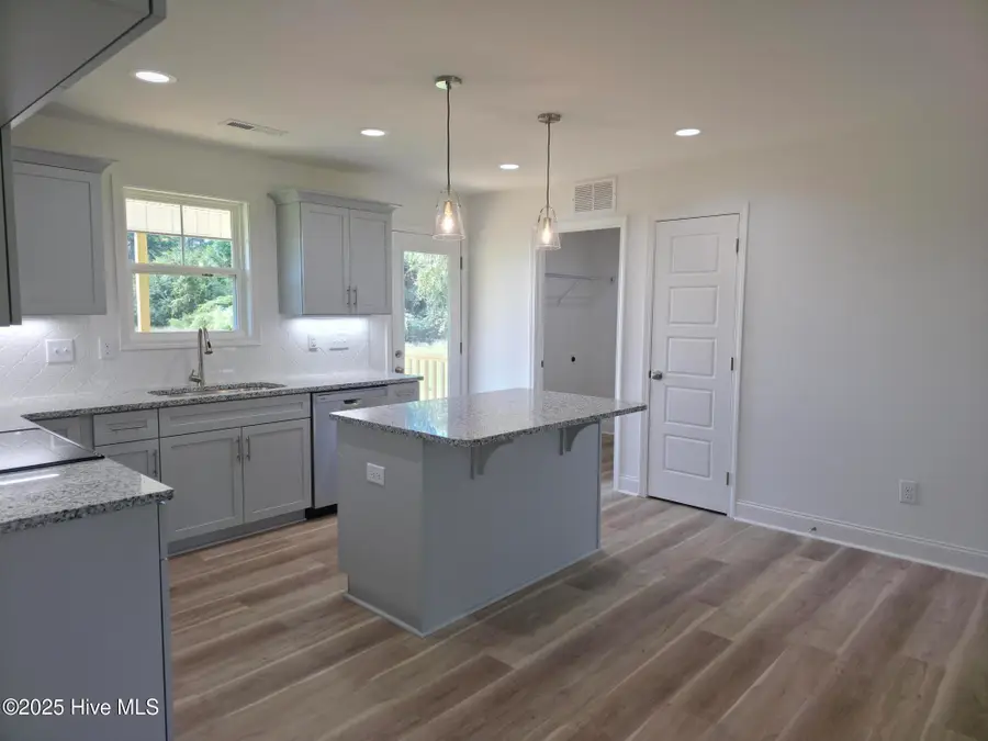 177 E Page Street, Teachey, NC 28464 - Image #3