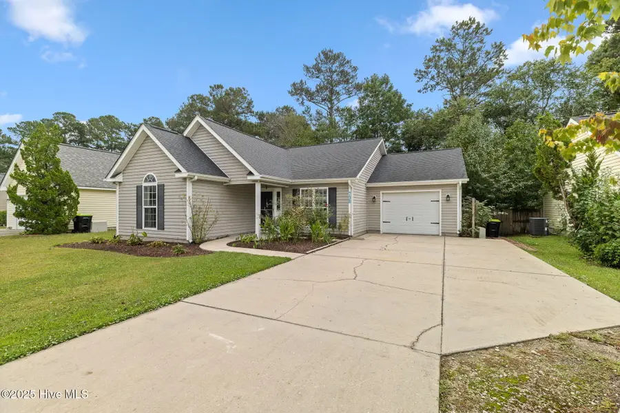 738 Oak Branches Close Se, Belville, NC 28451 - Image #3