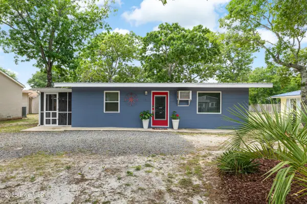 105 NE 3rd Street, Oak Island, NC 28465
