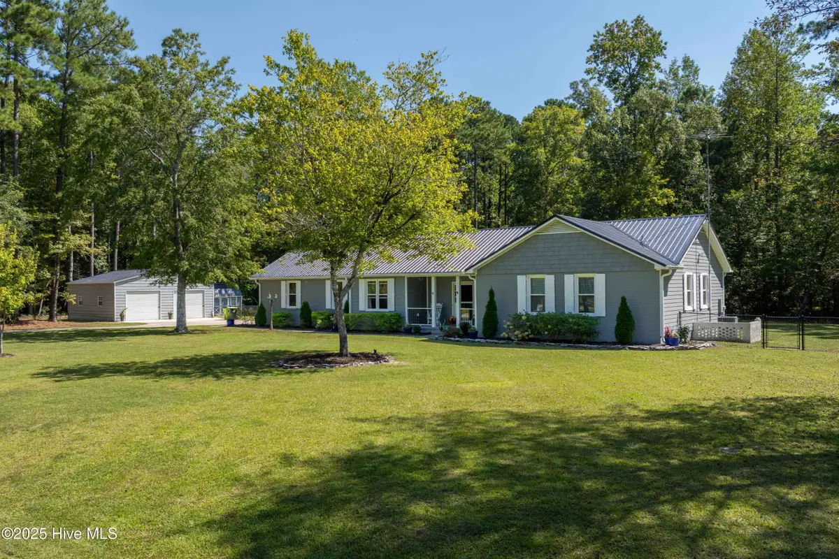 102 Ridgewood Trail, New Bern, NC 28560 - Image #1