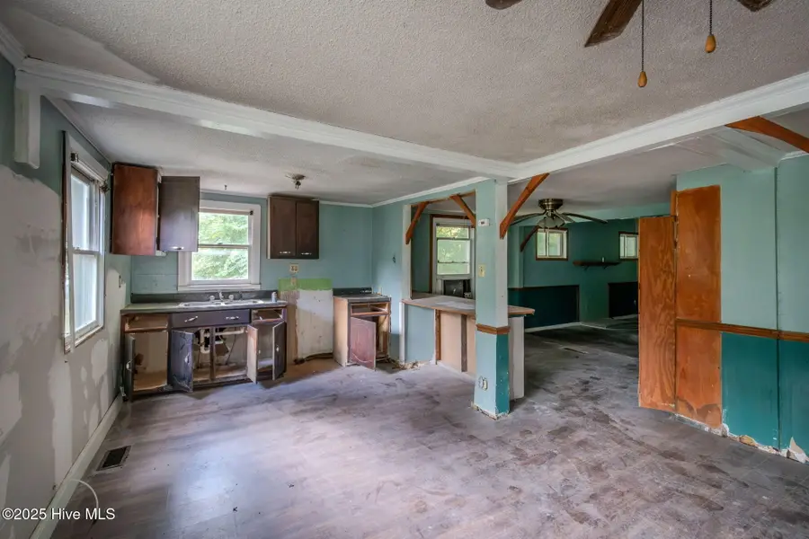 409 S Bodenheimer Street, Burgaw, NC 28425 - Image #3