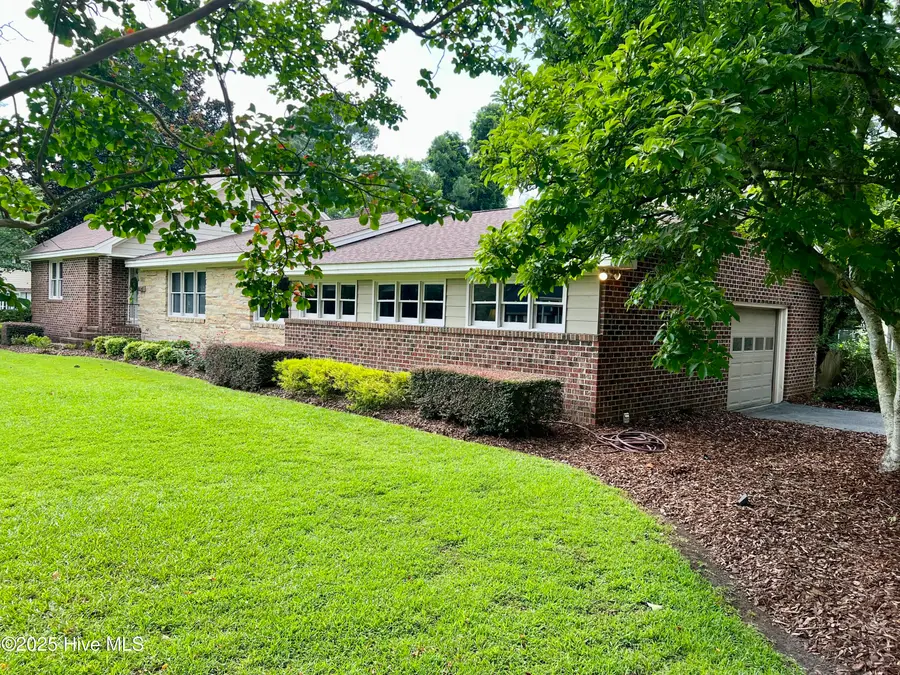 513 E Westbrook Street, Wallace, NC 28466 - Image #3